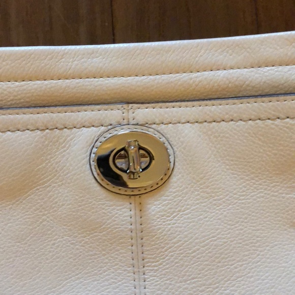 Coach white clutch w/ wrist strap & zipper closure - Picture 2 of 10